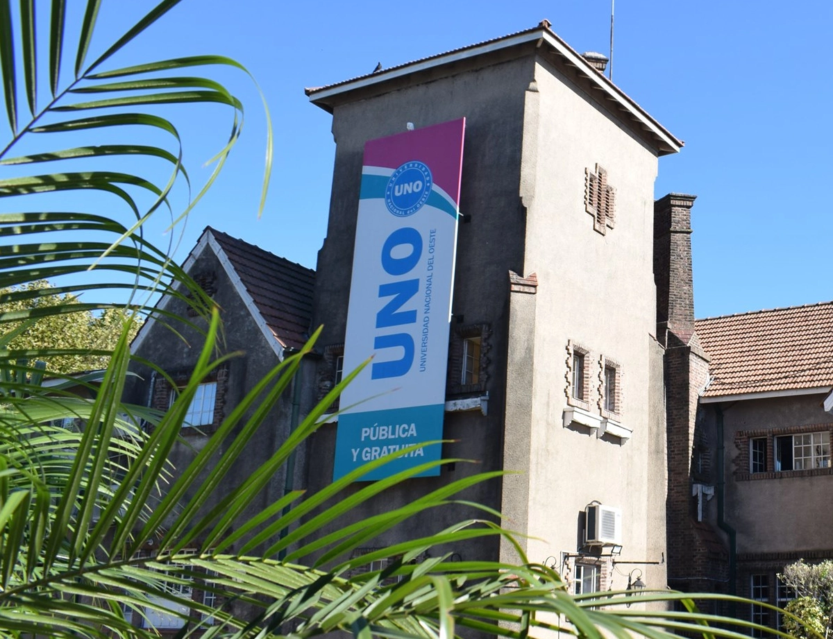 Universidad / UNO